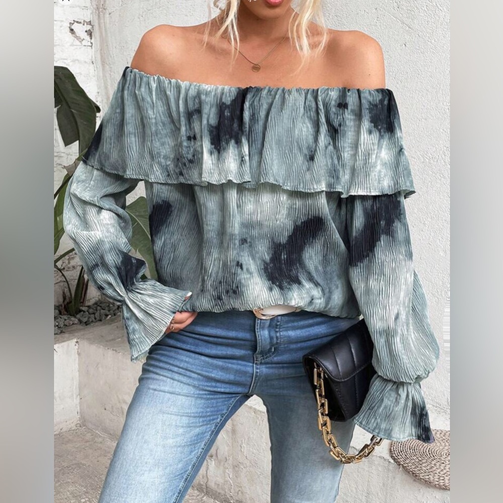 Off shoulders long sleeve top